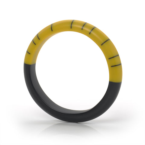 Minimalist resin bracelet
